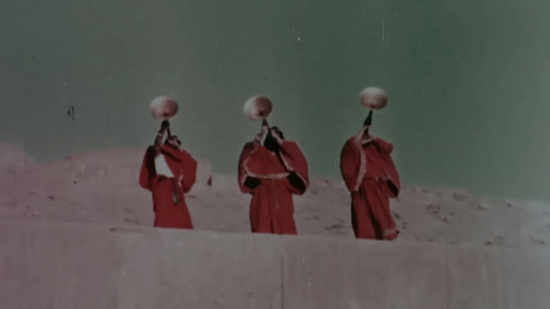 Still from Ghazal-e Sorkh (غزالِ سرخ)